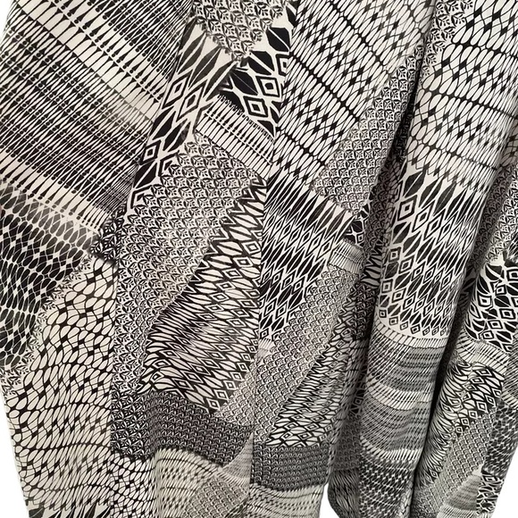 Jessica Simpson Size Small black and white Boho jumper with wide legs - Picture 4 of 12